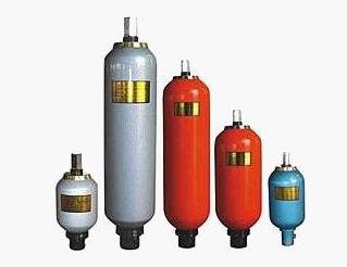 高压蓄能器在高压EH油系统中是如何发挥作用的?